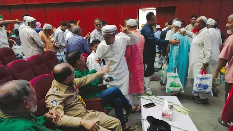 জিয়াকে স্বাধীনতার ঘোষক বলায় মুক্তিযোদ্ধাদের ভুয়া ভুয়া স্লোগান